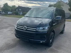 Schwarz Gebraucht 2018 VW Multivan Van / Kleinbus | 34.900 € (Teuer)