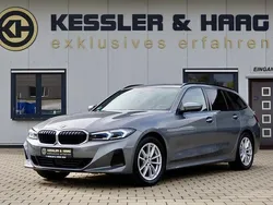 Skyscraper grau Gebraucht 2023 BMW 318 Sport Line Kombi | 34.990 € (Etwas zu teuer)