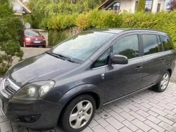 Grau Gebraucht 2011 Opel Zafira Van / Kleinbus | 4.400 €