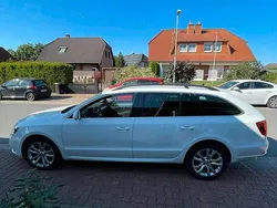 Weiß Gebraucht 2015 Skoda Superb Kombi | 12.900 € (Guter Preis)