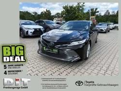 Tiefschwarz mica metallic Gebraucht 2021 Toyota Camry Executive Limousine | 28.490 € (Etwas zu teuer)