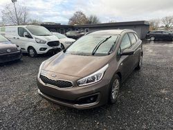 Braun Gebraucht 2017 Kia Ceed Sportswagon Vision Kombi | 4.000 € (Fairer Preis)