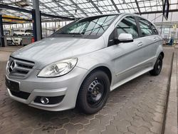 Grau Gebraucht 2010 Mercedes B180 Van / Kleinbus | 3.190 € (Guter Preis)
