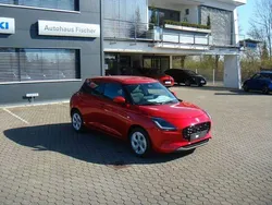 Rot Neu 2025 Suzuki Swift Comfort Limousine | 20.970 €