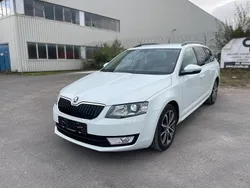 Weiß Gebraucht 2015 Skoda Octavia Business Line Kombi | 8.999 € (Fairer Preis)
