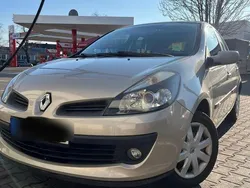 Silber Gebraucht 2006 Renault Clio II Kleinwagen | 1.200 €
