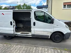 Weiß Gebraucht 2004 Renault Traffic Van / Kleinbus | 2.800 €