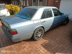 Blau Gebraucht 1988 Mercedes E200 Limousine | 4.999 €