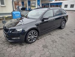 Schwarz Gebraucht 2019 Skoda Octavia Soleil Kombi | 14.990 € (Fairer Preis)