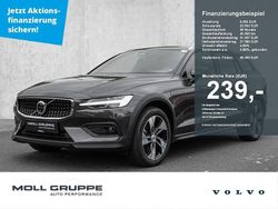 Grau Gebraucht 2023 Volvo V60 CC Plus Kombi | 36.450 € (Fairer Preis)