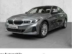 Grau Gebraucht 2024 BMW 318 Shadowline Limousine | 34.940 € (Fairer Preis)