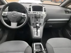 Grau Gebraucht 2009 Opel Zafira Van / Kleinbus | 3.900 € (Fairer Preis)