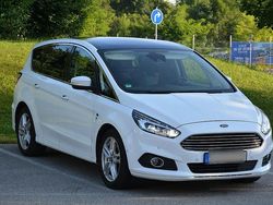 Weiß Gebraucht 2016 Ford S-MAX Van / Kleinbus | 14.999 € (Fairer Preis)