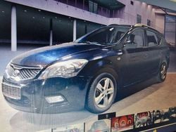 Grau Gebraucht 2012 Kia Ceed Sportswagon Kombi | 3.990 € (Superpreis)