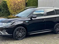 Schwarz Gebraucht 2020 Mitsubishi Outlander Top SUV | 24.990 € (Teuer)