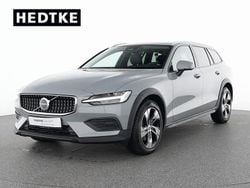 Grau Gebraucht 2023 Volvo V60 CC Plus Kombi | 38.990 € (Fairer Preis)