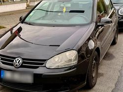 Schwarz Gebraucht 2004 VW Golf V Kleinwagen | 2.500 € (Fairer Preis)