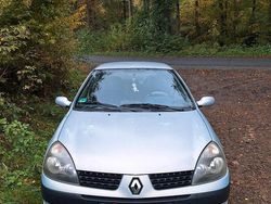 Silber Gebraucht 2004 Renault Clio II Kleinwagen | 1.500 €