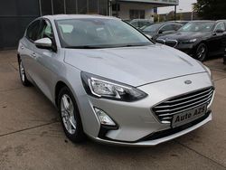 Silber Gebraucht 2021 Ford Focus Cool & Connect Limousine | 16.950 € (Fairer Preis)