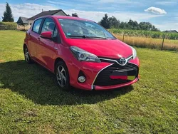 Rot Gebraucht 2015 Toyota Yaris Kleinwagen | 6.900 € (Guter Preis)
