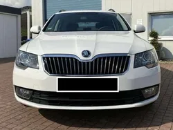 Weiß Gebraucht 2014 Skoda Superb Active Kombi | 8.600 € (Guter Preis)