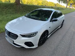 Weiß Gebraucht 2018 Opel Insignia Limousine | 19.100 €