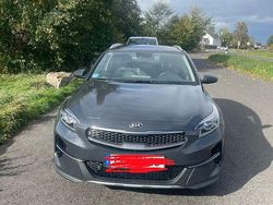 Grau Gebraucht 2019 Kia XCeed Spirit SUV | 18.900 € (Fairer Preis)