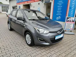 Grau Gebraucht 2014 Hyundai i20 Edition Limousine | 4.999 €