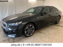 Saphirschwarz (metallic) Gebraucht 2024 BMW 520 M Sport Limousine | 50.750 € (Etwas zu teuer)