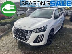 Schneeweiß Gebraucht 2025 Peugeot e-208 Allure Kleinwagen | 37.990 € (Etwas zu teuer)