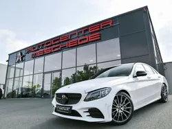 Weiß Gebraucht 2020 Mercedes C300 AMG line Limousine | 36.790 € (Fairer Preis)