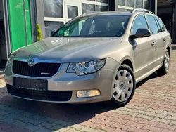 Grau Gebraucht 2011 Skoda Superb Comfort Kombi | 3.300 € (Etwas zu teuer)