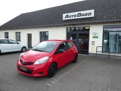Rot Gebraucht 2014 Toyota Yaris Cool Kleinwagen | 8.485 € (Fairer Preis)