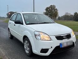Weiß Gebraucht 2009 Kia Rio Kleinwagen | 2.300 € (Fairer Preis)