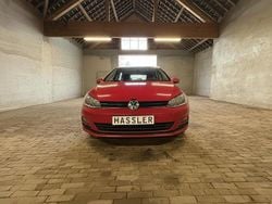 Rot Gebraucht 2015 VW Golf VII Trendline Kleinwagen | 9.400 € (Guter Preis)