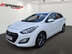 Weiß Gebraucht 2017 Hyundai i30 Limousine | 8.850 € (Fairer Preis)