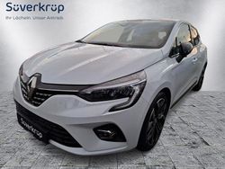 Weiß Gebraucht 2022 Renault Clio V Intens Limousine | 17.444 € (Etwas zu teuer)