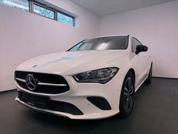 Weiß Gebraucht 2022 Mercedes CLA200 Shooting Brake Night Kombi | 20.790 € (Superpreis)