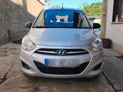 Grau Gebraucht 2011 Hyundai i10 Kleinwagen | 2.300 € (Fairer Preis)