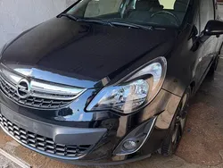 Schwarz Gebraucht 2011 Opel Corsa Color Edition Kleinwagen | 3.500 € (Etwas zu teuer)