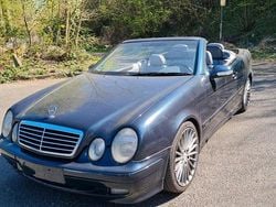 Blau Gebraucht 2000 Mercedes CLK230 Cabrio | 3.799 €