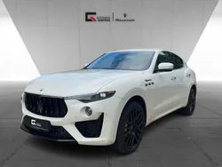 Weiss Gebraucht 2022 Maserati Levante SUV | 69.900 € (Fairer Preis)