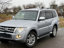 Coolsilber (m) Gebraucht 2014 Mitsubishi Pajero Edition SUV | 31.800 €