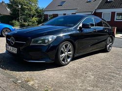 Schwarz Gebraucht 2016 Mercedes 220 Limousine | 8.100 €