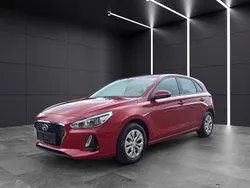 Rot Gebraucht 2018 Hyundai i30 Select Limousine | 11.995 € (Guter Preis)