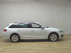 Weiss Gebraucht 2022 Skoda Octavia Ambition Kombi | 13.690 € (Fairer Preis)