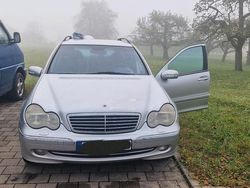 Grau Gebraucht 2002 Mercedes C220 Kombi | 1.000 €