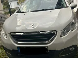 Weiß Gebraucht 2015 Peugeot 2008 Active SUV | 8.800 € (Fairer Preis)
