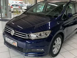 Atlantik blue metallic Gebraucht 2019 VW Touran Highline Van / Kleinbus | 19.199 € (Teuer)
