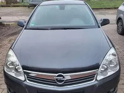 Grau Gebraucht 2009 Opel Astra Limousine | 2.400 € (Fairer Preis)